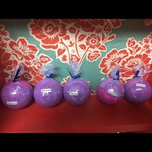 Charmed unicorn bath bomb.